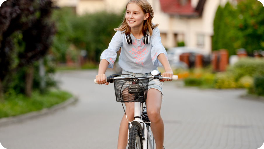 cute-preteen-girl-with-bycicle